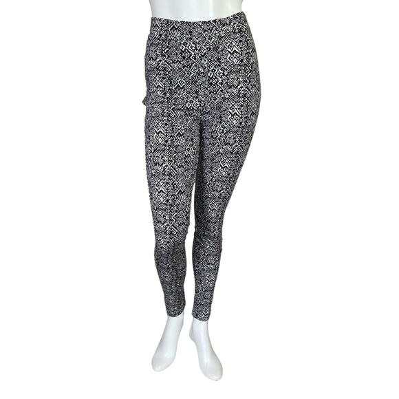 Chico's Pants - Chico's | Women's Black/White Pattern Fabulously Slimming Leggings | Size: 10